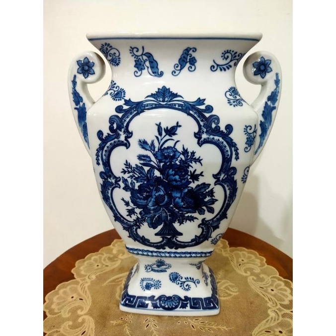 Vas Bunga Keramik Cina Antik Model Piala Biru Putih