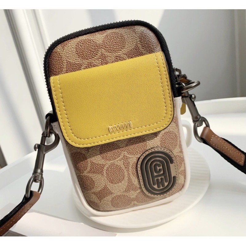 COACH PACER POUCH IN COLOURBLOCK SIGNATURE CANVAS WITH PATCH