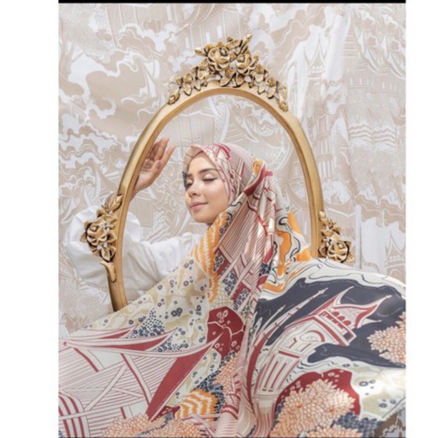 Gadang Scarf Wearing Klamby