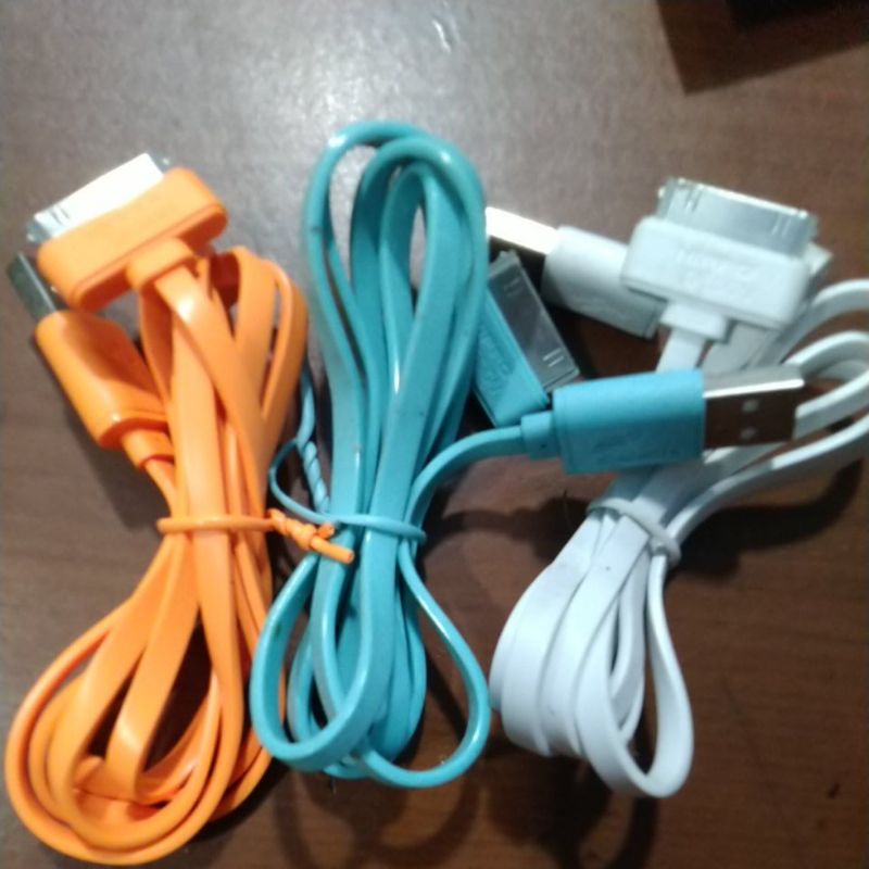 kabel data cas iphone 4