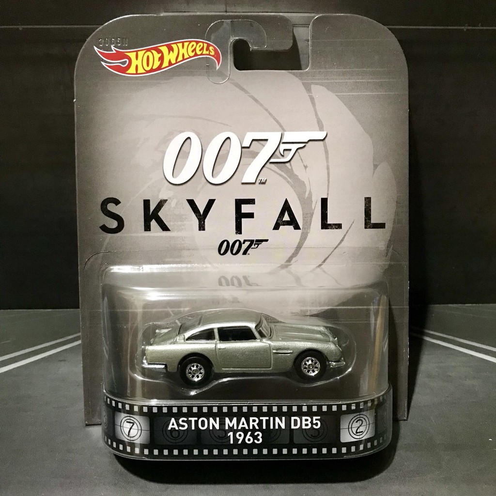 Hot Wheels Aston Martin DB5 1963 Skyfall James Bond 007 Retro Ban Karet