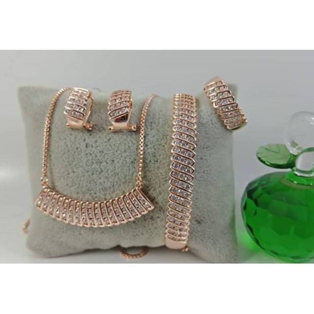 Set Perhiasan Tura Berlian Replic