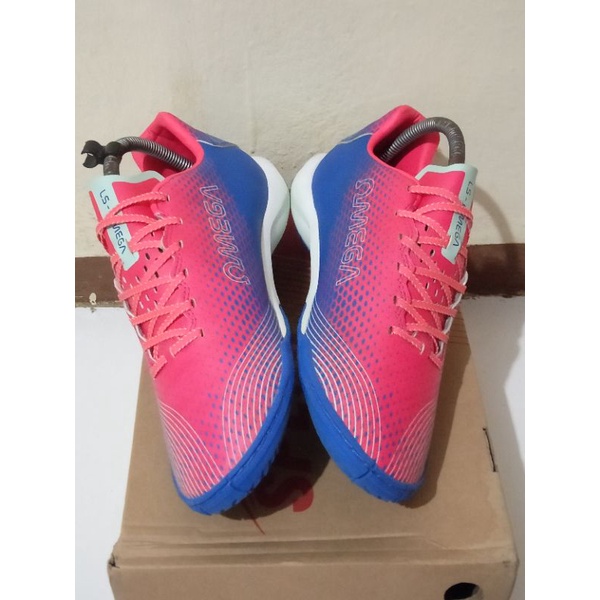 sepatu futsal light speed Omega