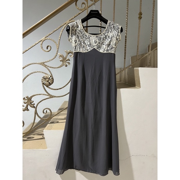 PRELOVED DRESS BRUKAT PUTIH BASIC ABU. preloved dress mewah dress pesta dress party dress wedding ha