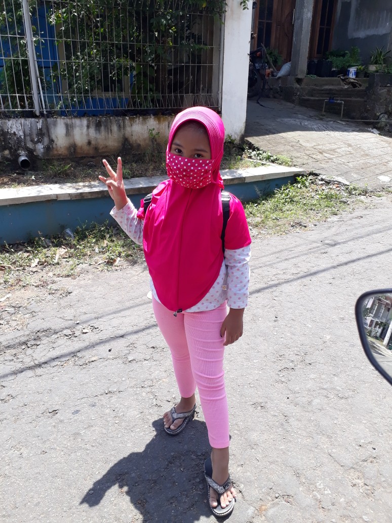 Masker Kain Polkadot Magenta Free Plastik