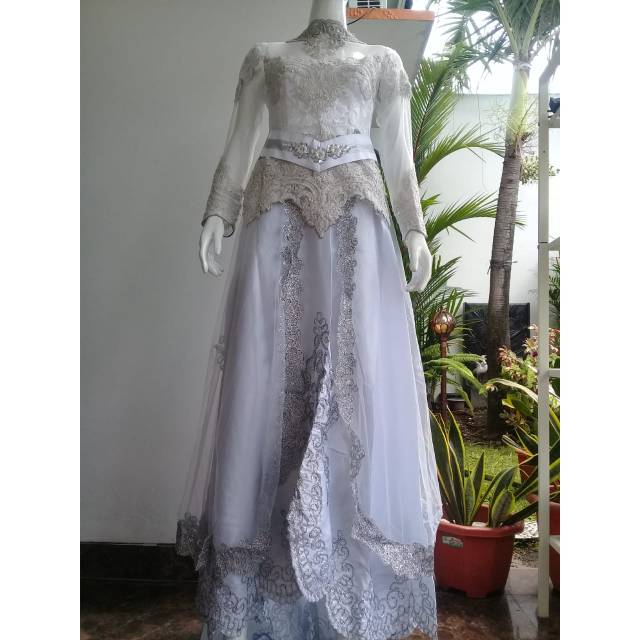 Kebaya manten putih