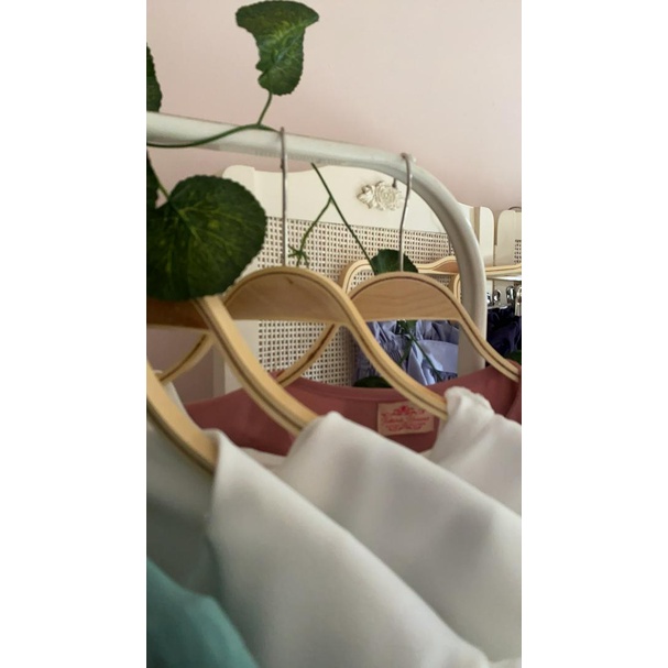 Hanger kayu Zara Dewasa (Wood) warna Natural 1 Lusin / Gantungan Baju Butik Distro / Hanger Toko (12 pcs)