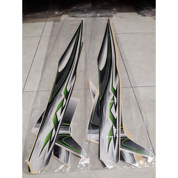 STRIPING STIKER LIS BODY MOTOR YAMAHA VEGA RR TAHUN 2014 HIJAU PUTIH