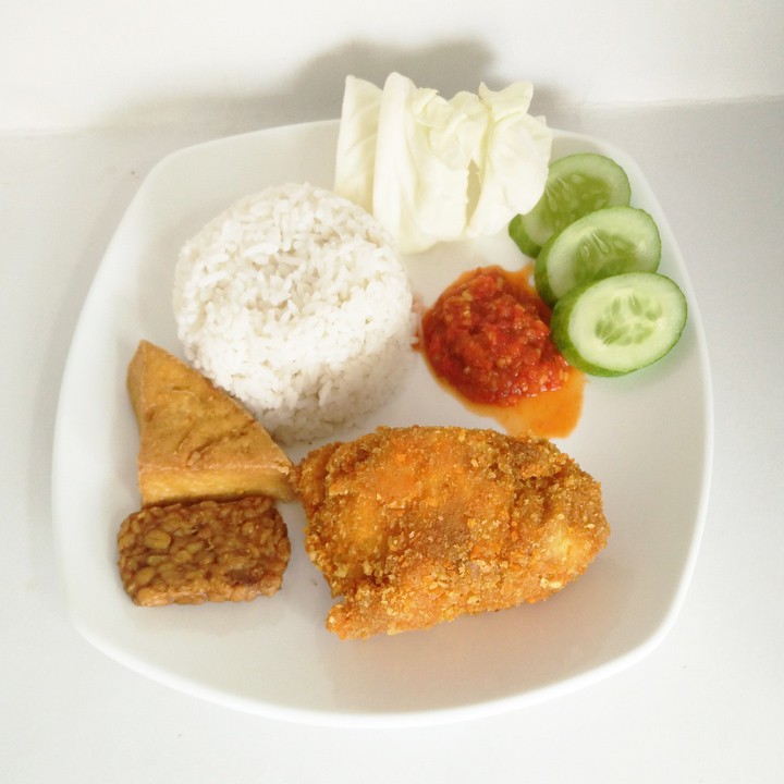 

Paket Hemat Ayam Tulang Lunak Crispy Dijamin 100 % HALAL, Garing Di Luar - Nikmat Dagingnya ........