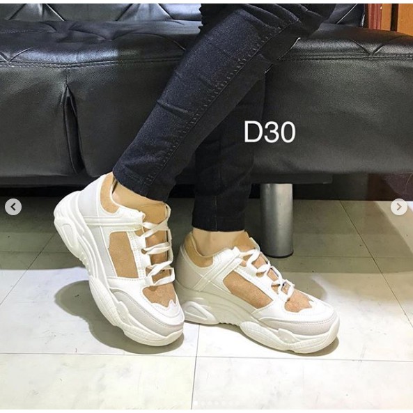 Sepatu sneakers D30