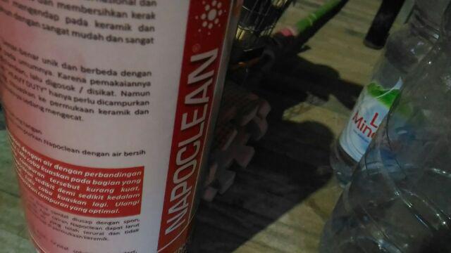 Napoclean Merah Pembersih Keramik