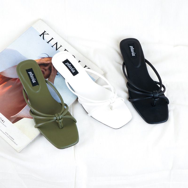 Sandal Wanita Tali Merek PLUVIA