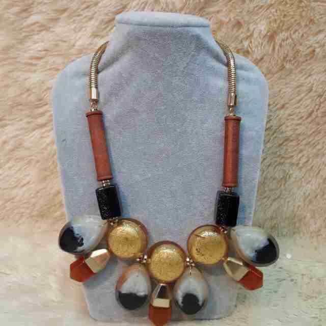 Kalung marni