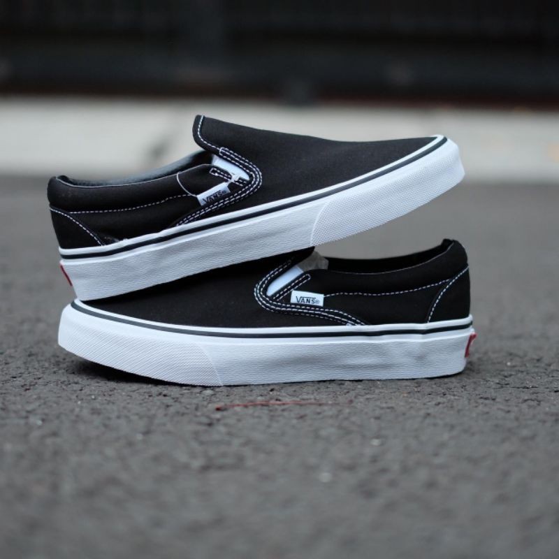 vans slip on black white