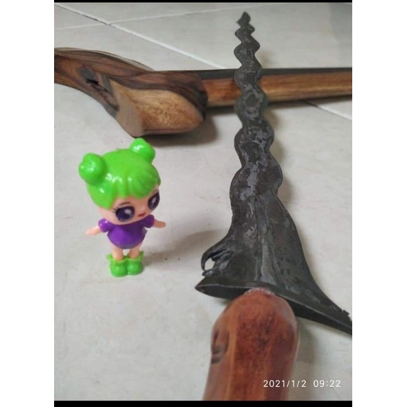 keris berdiri