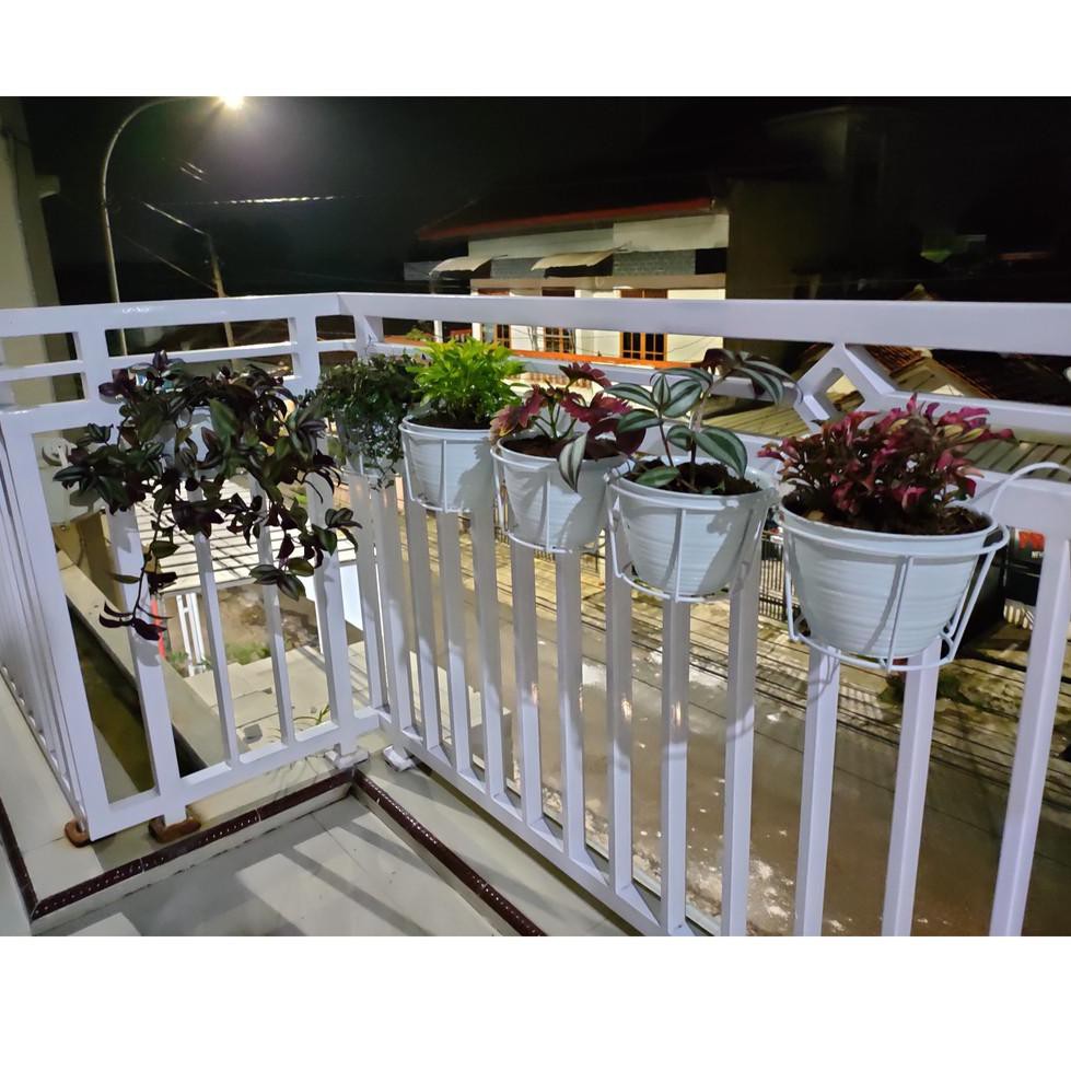 Pagar Tinggi Minimalis Dgn Pot Tanaman - Hafidhandris