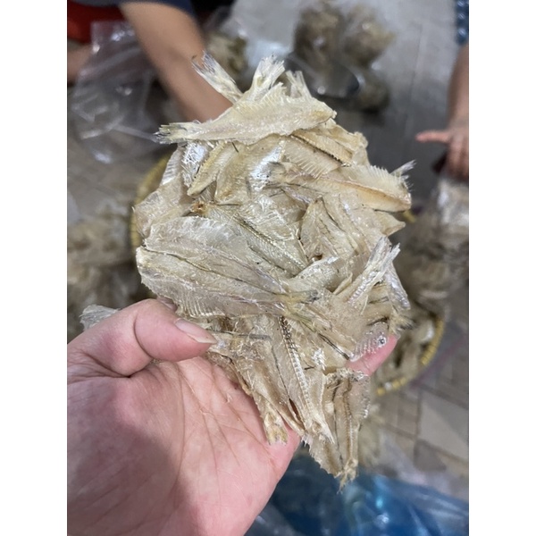 

kripik ikan tipis / pakang tipis semi asin / krupuk ikan kering 500 gram