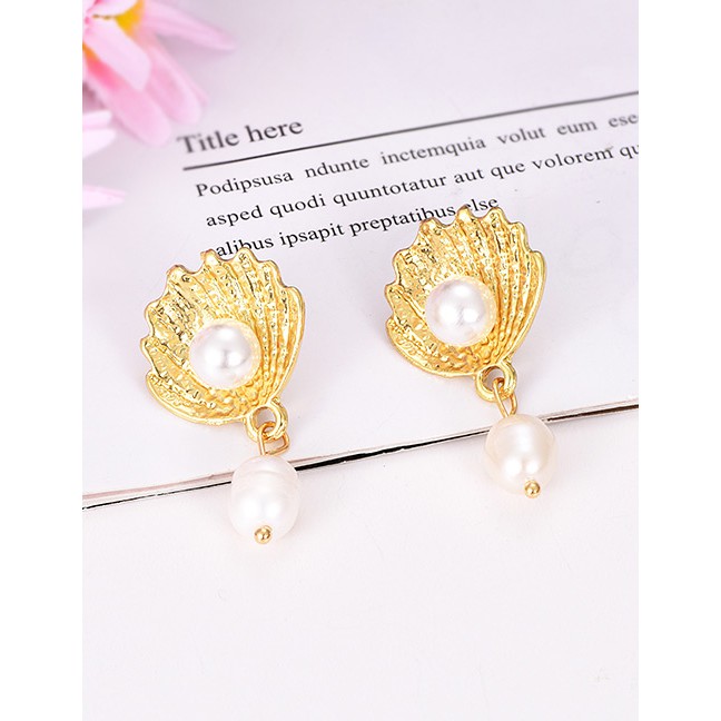 LRC Anting Tusuk Fashion Gold Alloy Shell Pearl Earrings F50962