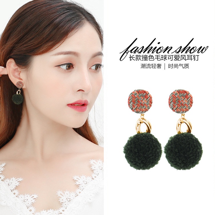 Gaya Korea sederhana dan segar anting-anting anting-anting elegan kepribadian wol bola klip telinga