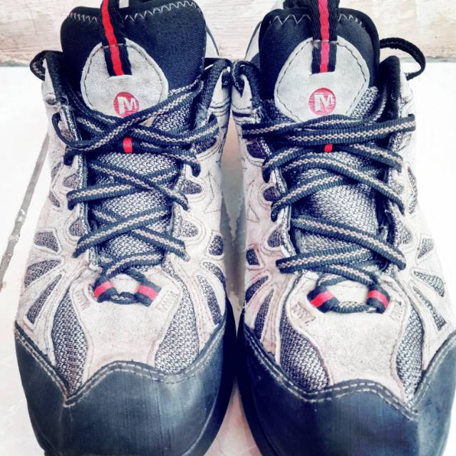 sepatu outdoor second