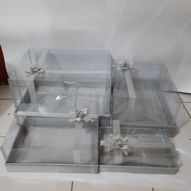 

KOTAK HANTARAN SESERAHAN PITA SET4 WARNA SILVER