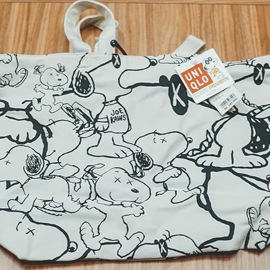 Uniqlo X Kaws X peanuts snoopy tote bag beige
