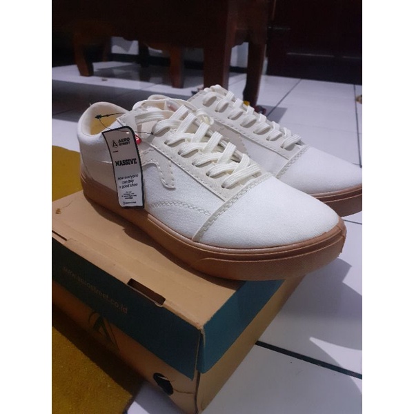 Aerostreet Massive White Gum