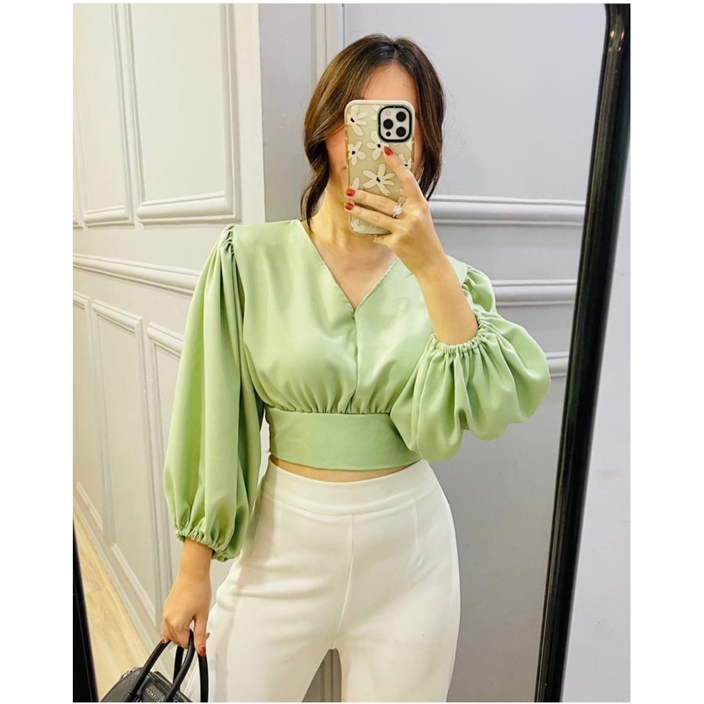 BEFAST - ZEC OOTD Wanita Blouse ADHITA / Posh Top / Pakaian Blouse Kasual / Blouse Crop Keluaran Terbaru / Fashion Wanita Remaja Kekiniaan / Blouse Crop Lengan Panjang / Trendy / Blouse Leher V