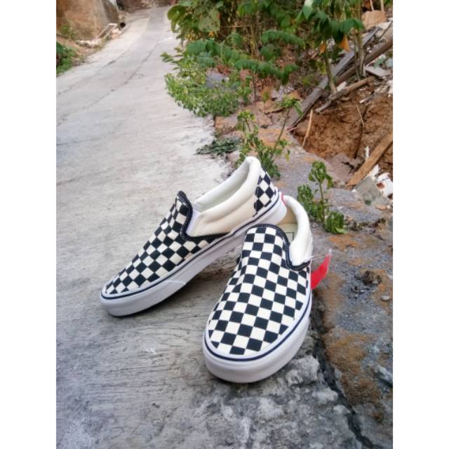 VANS SLIP ON CHECKERBOARD BLACK WHITE