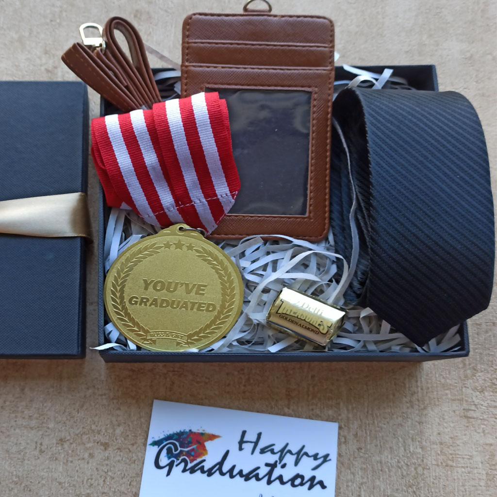 

Blissbox Fresh Graduated (Hampers/Gift Box /Kado UlTah/Kado Wisuda/Kado Anniversary/Souvenir)