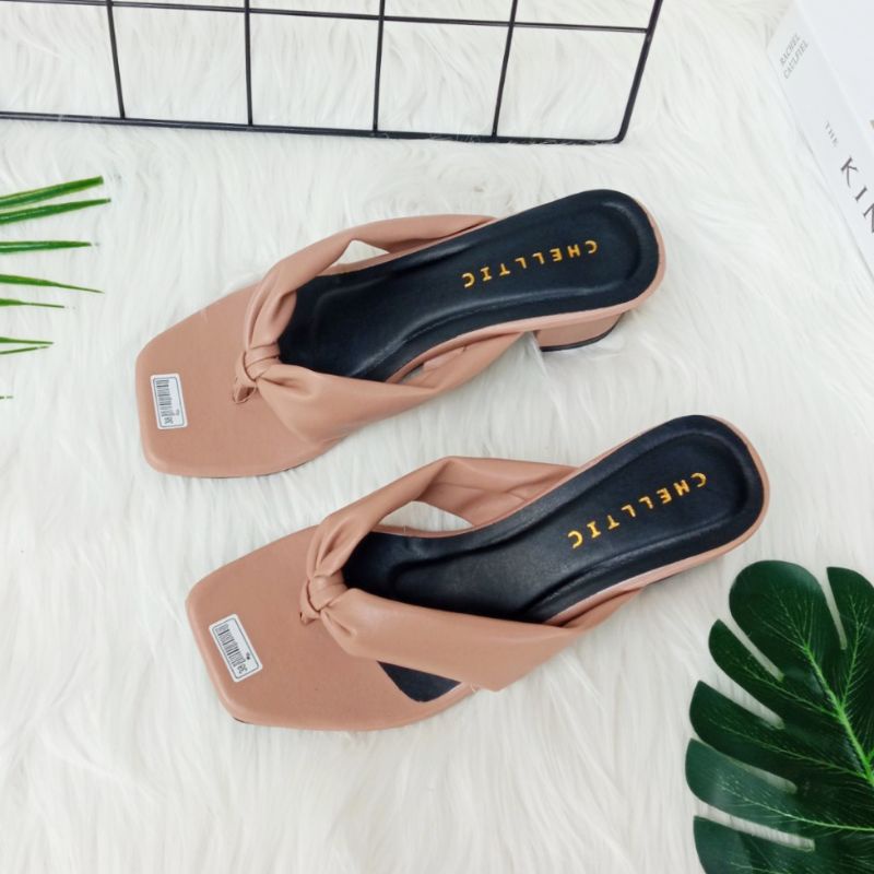 Sandal  jepit Wanita/High heels Hak Tahu Pesta Casual 5Cm/Sandal Lebaran Wanita Kekinian Terbaru Murah/hils Wanita/Wedges Wanita 5cm/Selop Wanita Pesta/Cod/Bisa Bayar Di Tempat/Gratis Ongkir/Chellltic 026 Putih/Sendal Selop Wanita import Bukan Zara