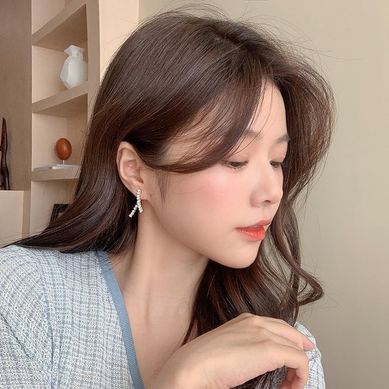 Aksesoris fashion wanita gaya Korea anting-anting mutiara salib sederhana