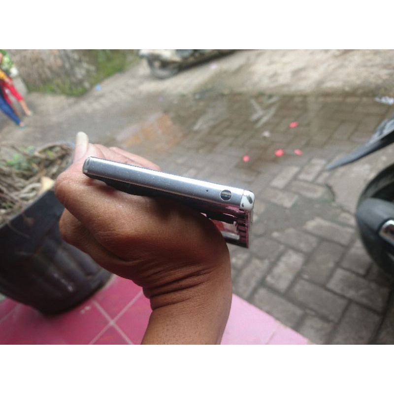 frame z5 premium chrome ori +finger. tidak termasuk fleksible.  kemulusan 90%