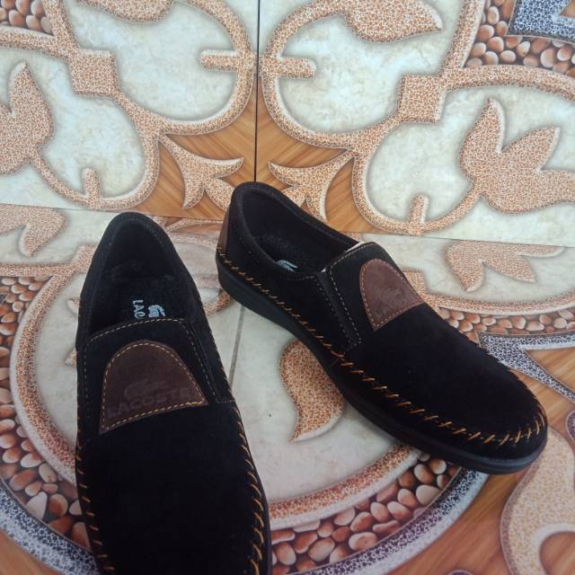 Sepatu Kulit Lacoste