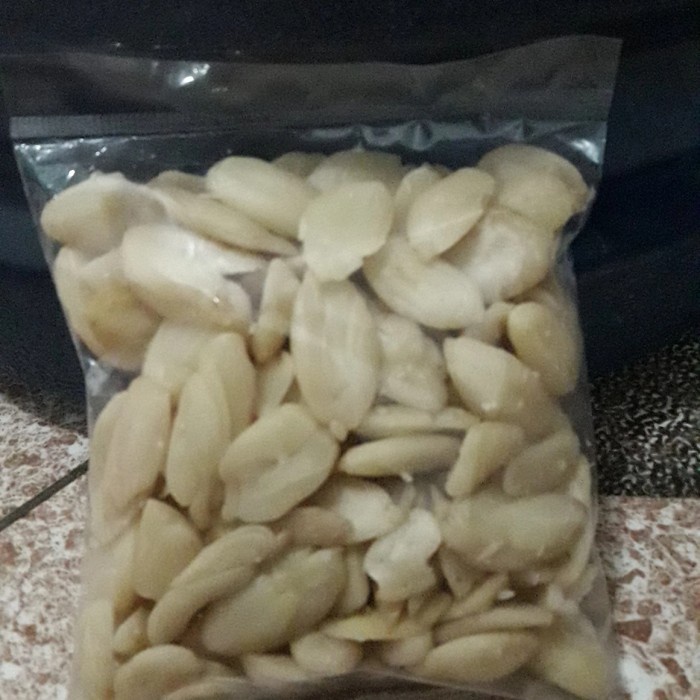 

Kacang Kenari 100gr utuh atau kacang kenari kupas