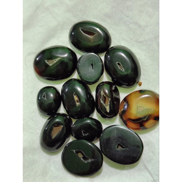 Batu Combong Yaman wulung