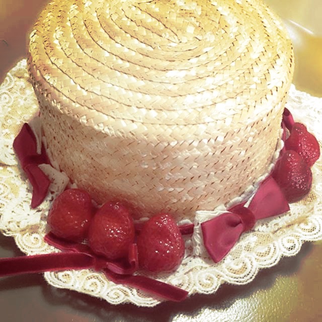 Topi rotan strawberry
