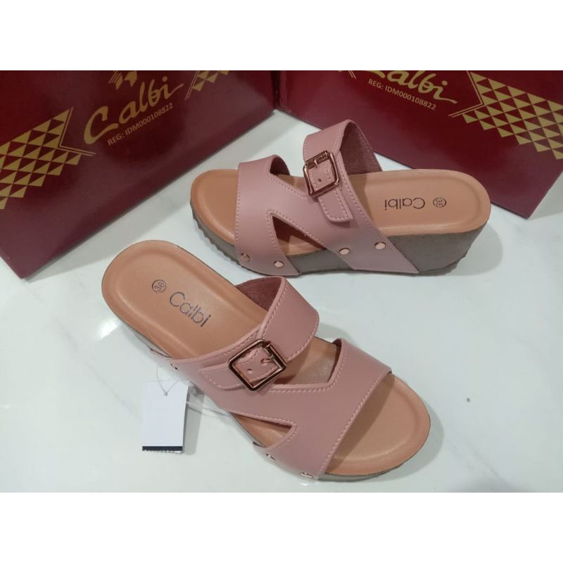 Sandal Wedges motif gesper merk Calbi DJ.1134
