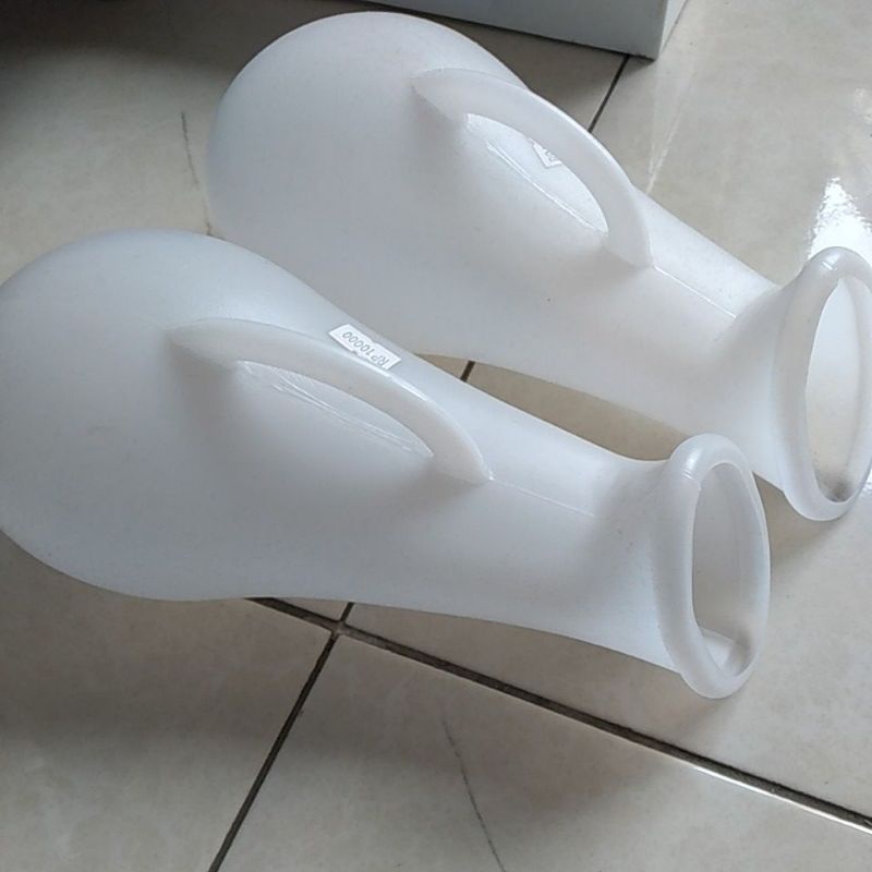 pispot urinal perempuan