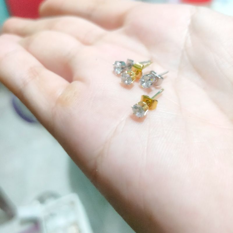 Anting permata model bunga untuk wanita cantik