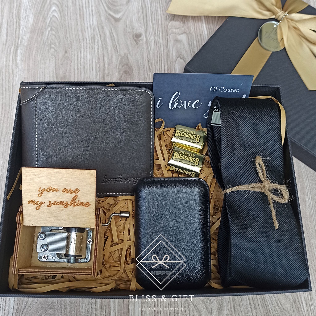 

Blissbox Men Business Time Exclusive Gift and Hampers (Hampers/Gift Box /Kado UlTah/Kado Wisuda/Kado Anniversary/Souvenir)