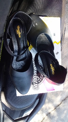 Sepatu Big Size Wanita (kode: Monnaqueen Cream / Black)