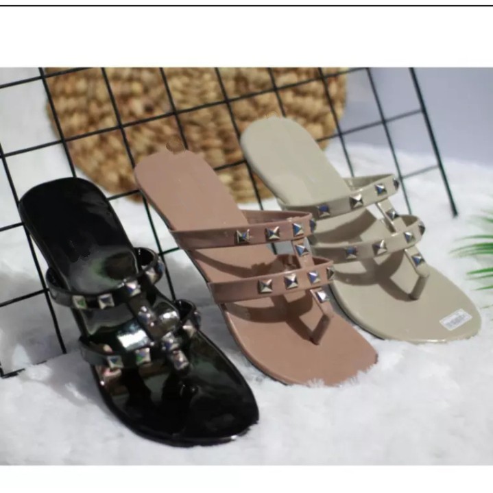 sandal wanita jepit tali pyramid IC28