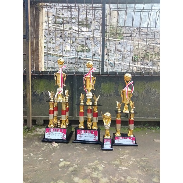 trophy sepak bola
