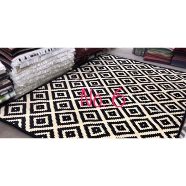 Karpet monochrome minimalis scandinavian.