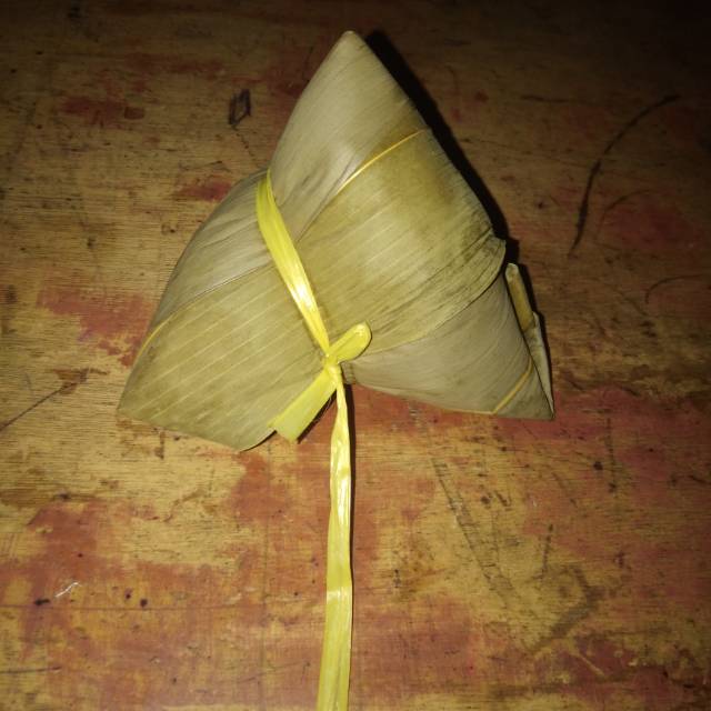 

BACANG NASI ISI AYAM