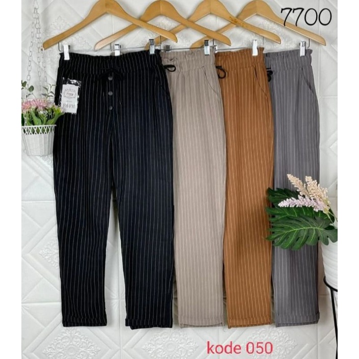 CELANA WANITA MOTIF SALUR TERBARU