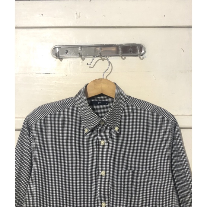 Kemeja GU Second Branded