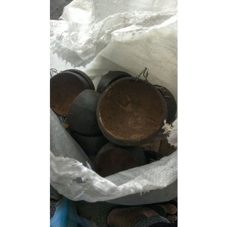 BATOK KELAPA CEPUK BATOK KELAPA CANGKANG BATOK KELAPA TEMPAT MINUM AYAM TEMPAT PAKAN BURUNG BATOK