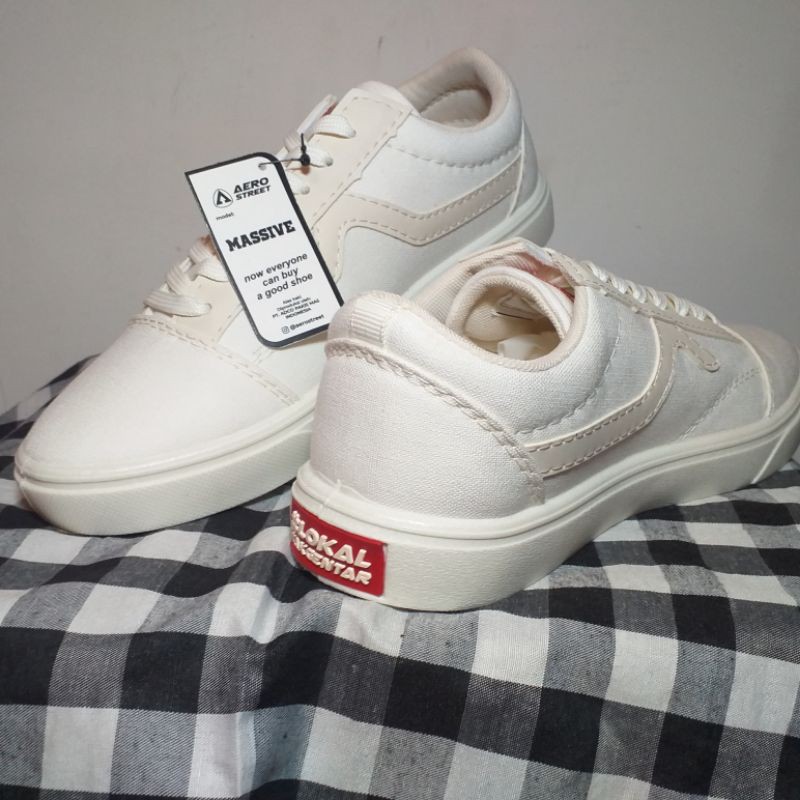 sepatu pria wanita sneakers casual aerostreet massive low white natural insole baru